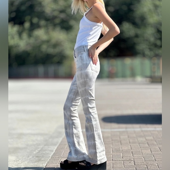 Wash Lab Denim Fay Beach Walk Flares in Mott Tie Dye size 27 Like New - Picture 3 of 13